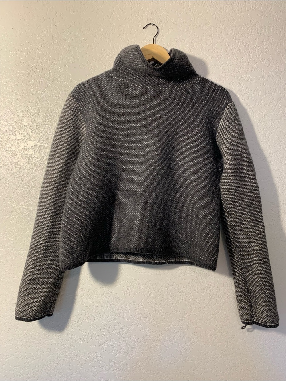 Wilfred Aritzia 100% Merino Wool Charcoal Gray Turtleneck Sweater